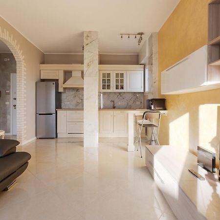 Niguarda Bright Apartment W/ Balcony Milão Exterior foto